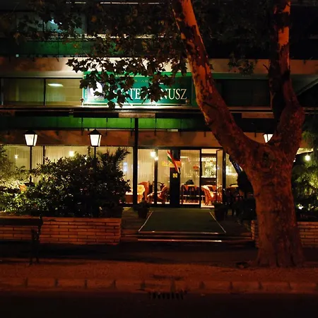 温诺子酒店