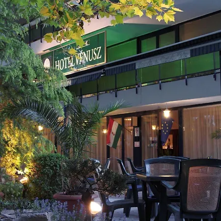 温诺子酒店 3*